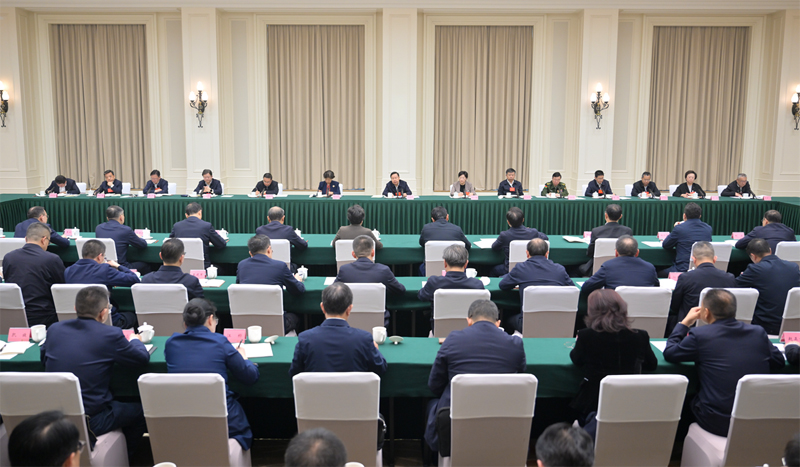 王晓晖在省级领导干部深入贯彻中央八项规定精神学习教育读书班上强调始终用严的标准严的要求检身正己示范带动全省干部队伍作风持续向好施小琳田向利于立军参加「相关图片」