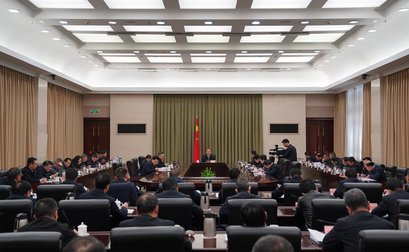 黄强主持召开省政府党组(扩大)会议传达学习贯彻习近平总书记重要讲话重要指示精神和中央经济工作会议精神「相关图片」